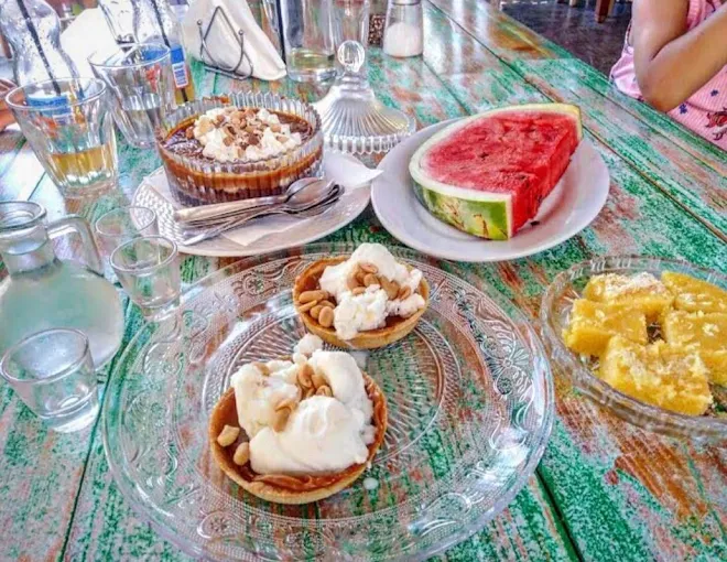 Desserts at Neratzoula